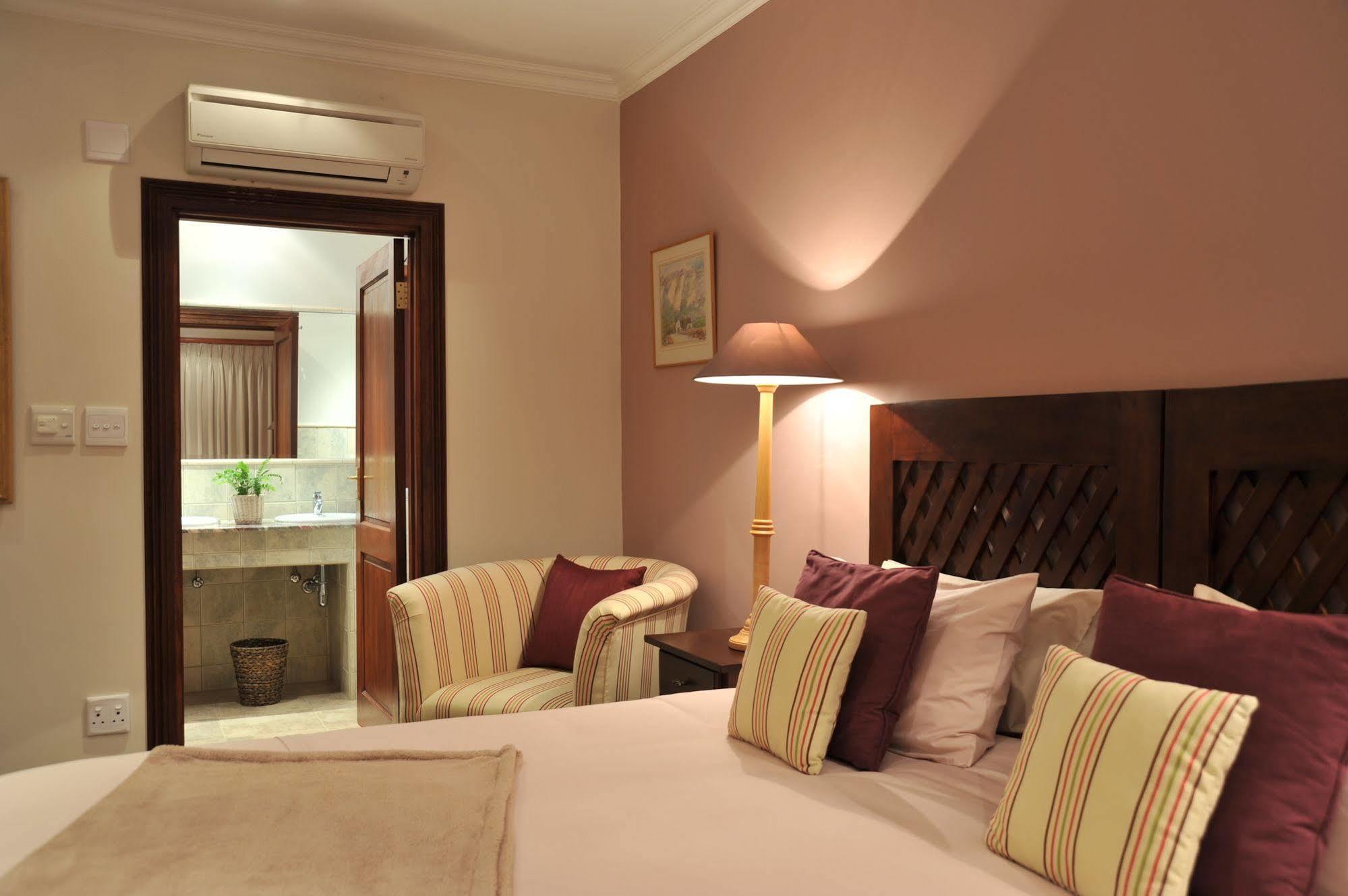 יוהנסבורג Claires Of Sandton Luxury Guest House מראה חיצוני תמונה