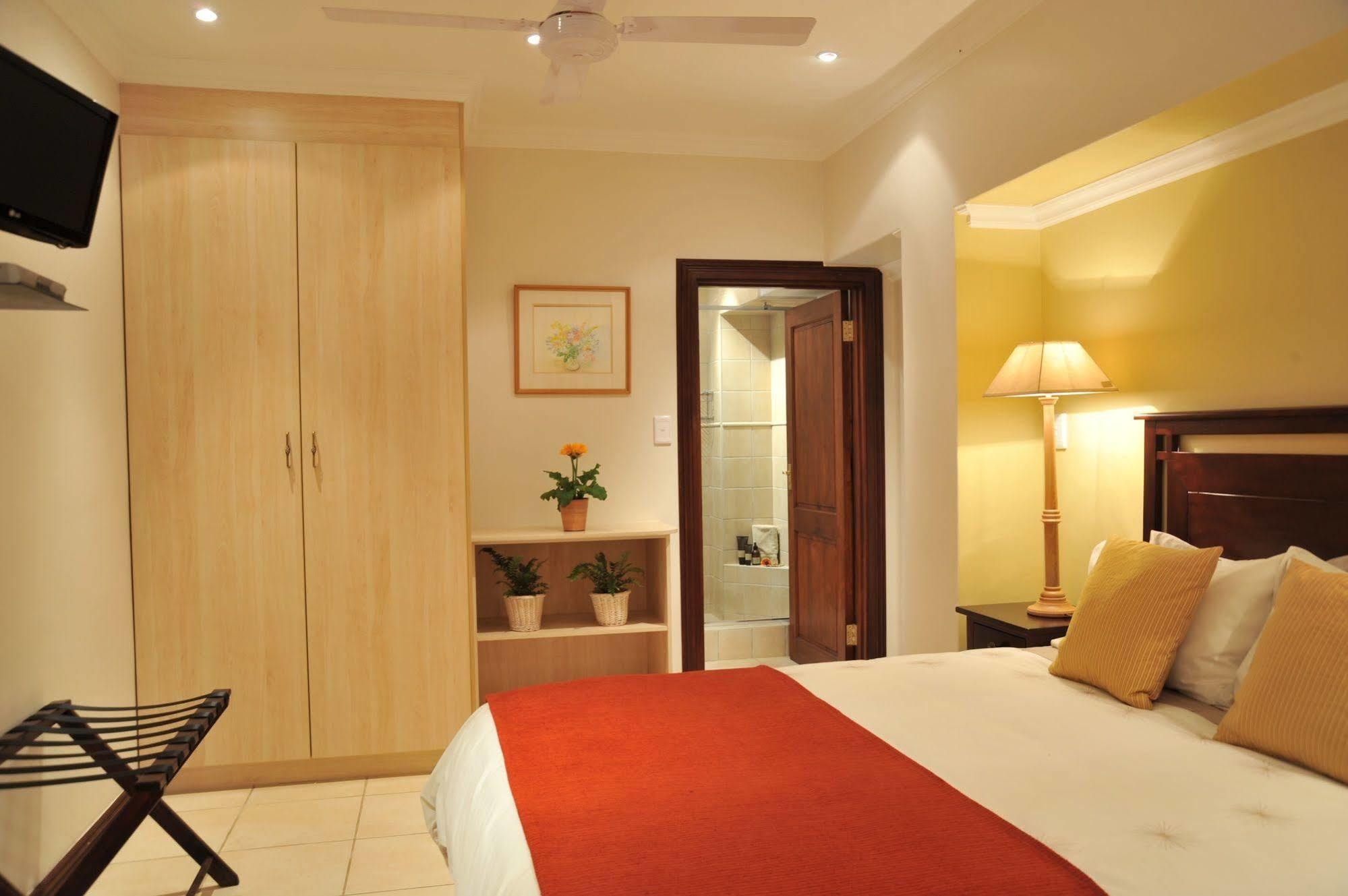 יוהנסבורג Claires Of Sandton Luxury Guest House מראה חיצוני תמונה