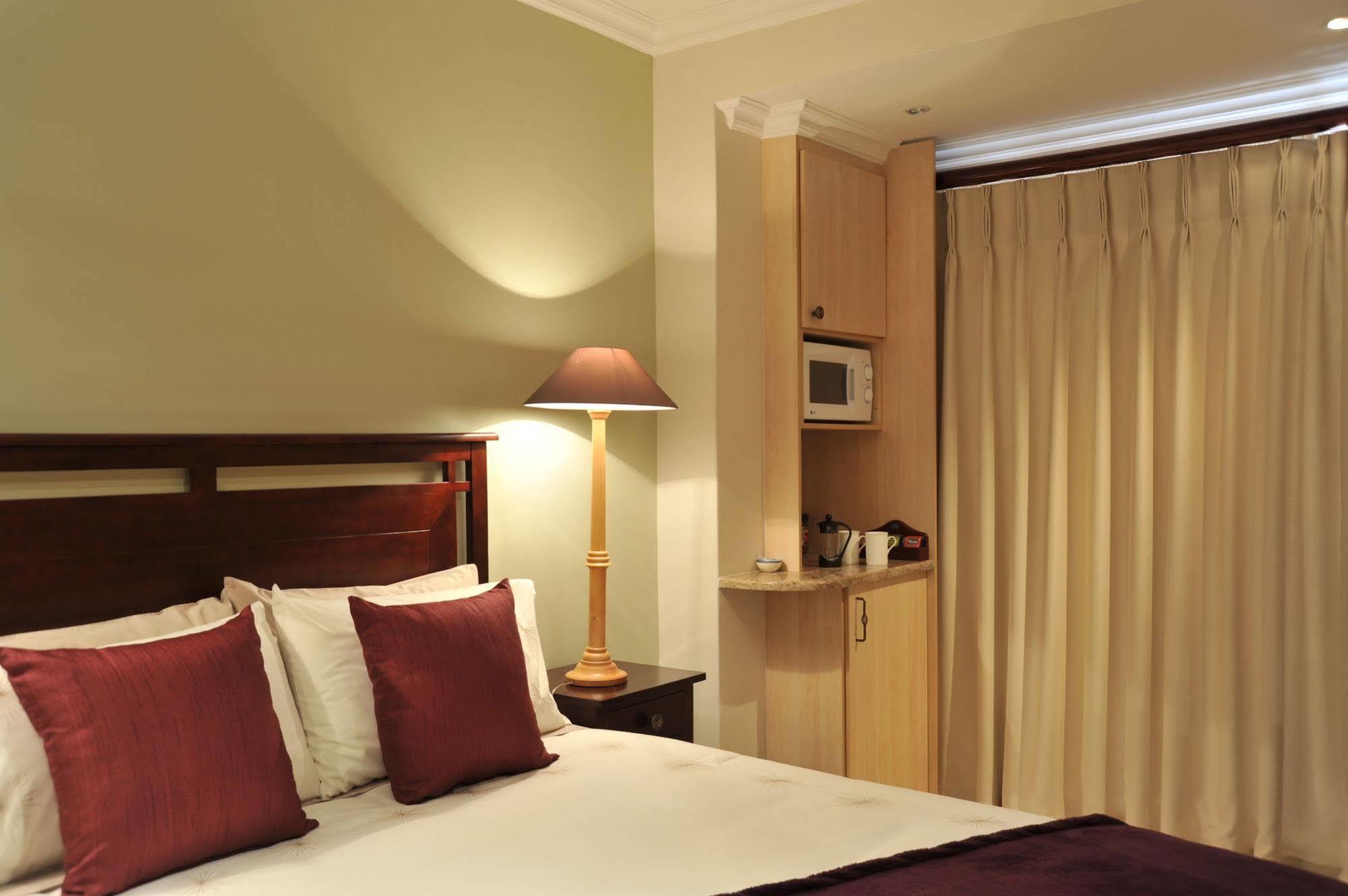 יוהנסבורג Claires Of Sandton Luxury Guest House מראה חיצוני תמונה