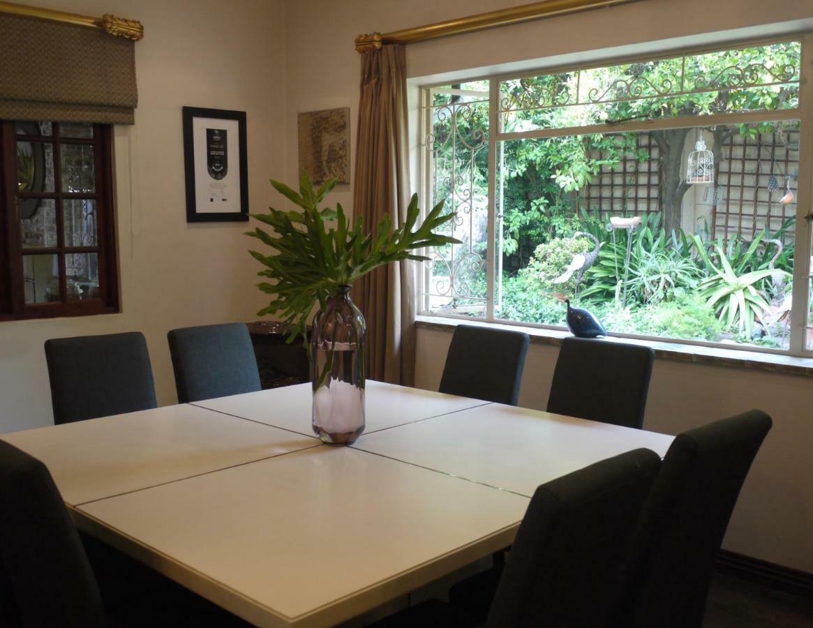 יוהנסבורג Claires Of Sandton Luxury Guest House מראה חיצוני תמונה