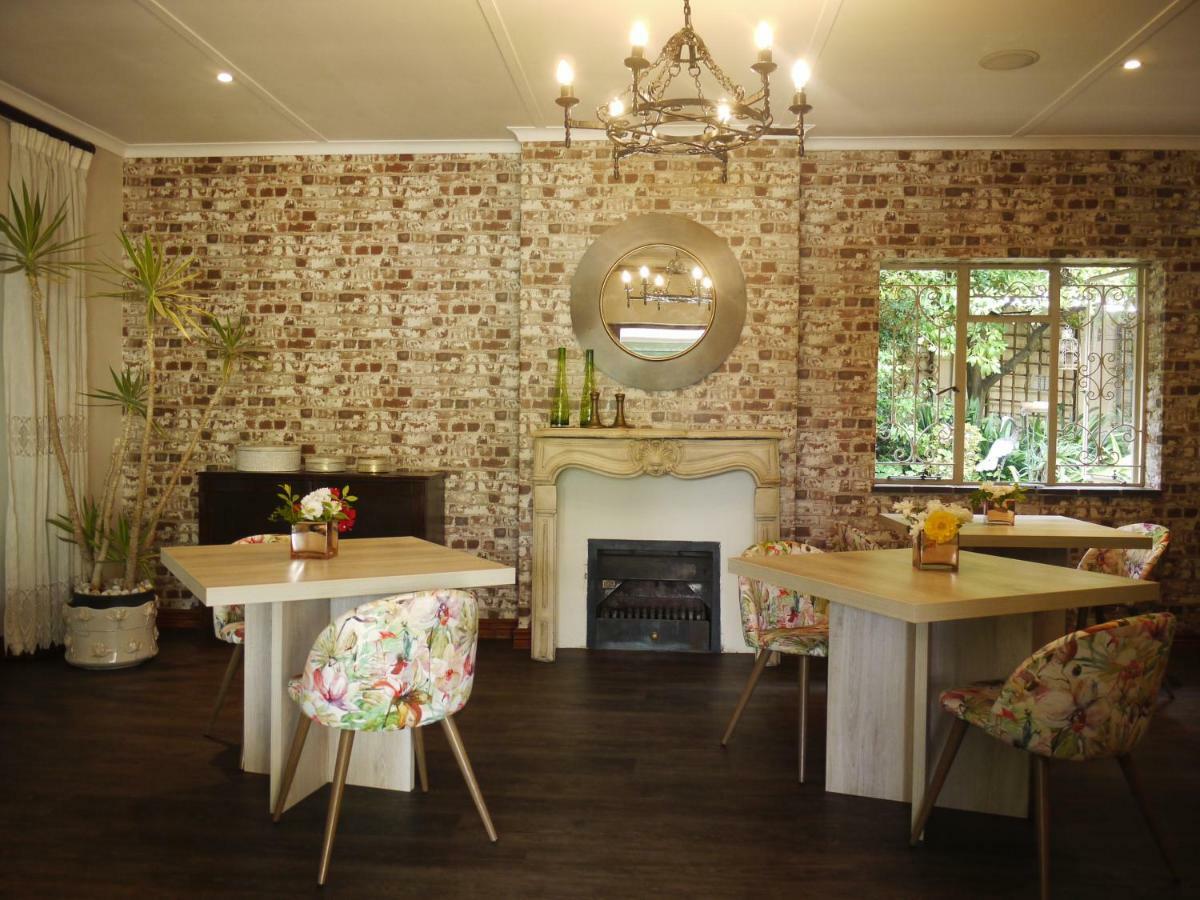 יוהנסבורג Claires Of Sandton Luxury Guest House מראה חיצוני תמונה